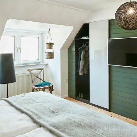 Gluecksferien- Gaensebluemchen