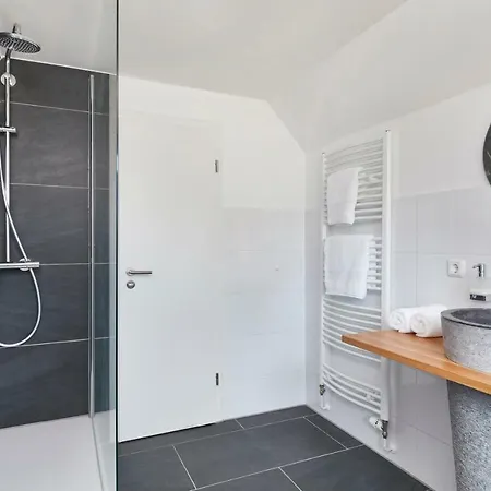 Gluecksferien- Gaensebluemchen